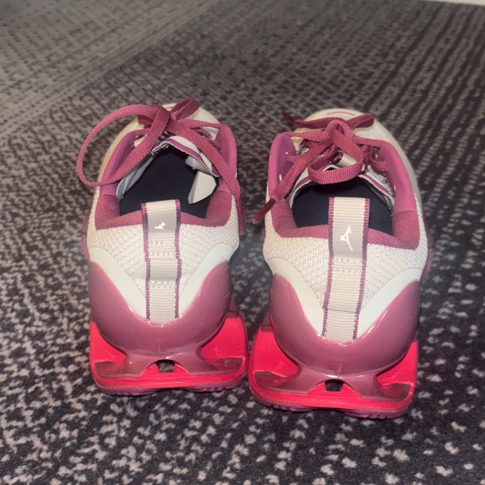 Mizuno Women's Running Sneakers White and Pink | Size 8 - Picture 6 of 7